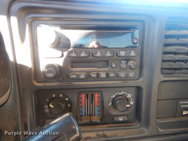 image for item DJ8563 2004 Chevrolet Silverado 1500  Ext. Cab pickup truck