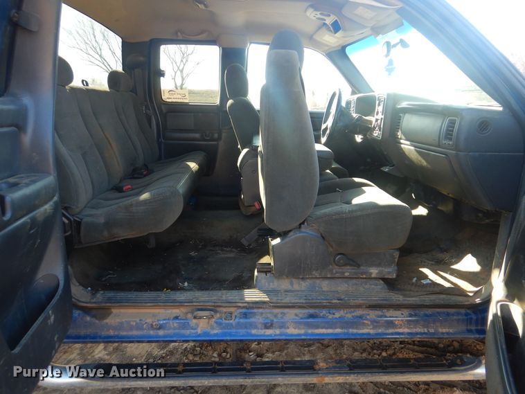 image for item DJ8563 2004 Chevrolet Silverado 1500  Ext. Cab pickup truck