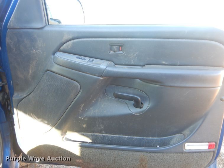 image for item DJ8563 2004 Chevrolet Silverado 1500  Ext. Cab pickup truck