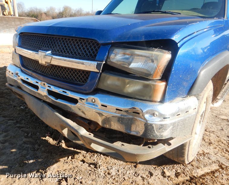 image for item DJ8563 2004 Chevrolet Silverado 1500  Ext. Cab pickup truck