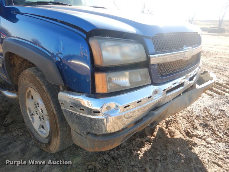 image for item DJ8563 2004 Chevrolet Silverado 1500  Ext. Cab pickup truck