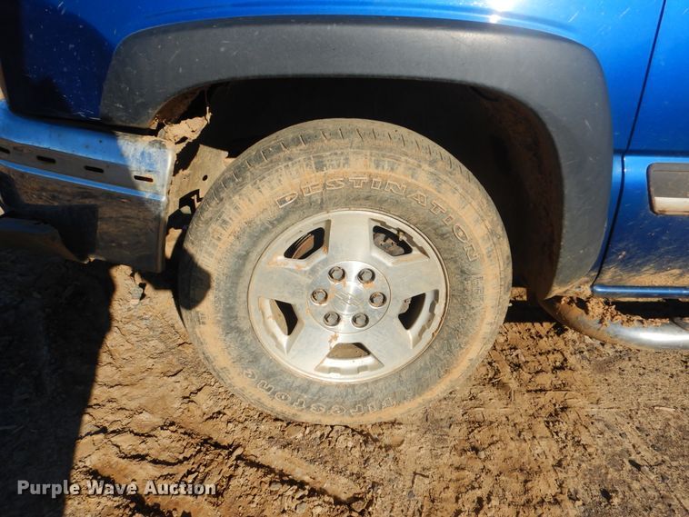 image for item DJ8563 2004 Chevrolet Silverado 1500  Ext. Cab pickup truck