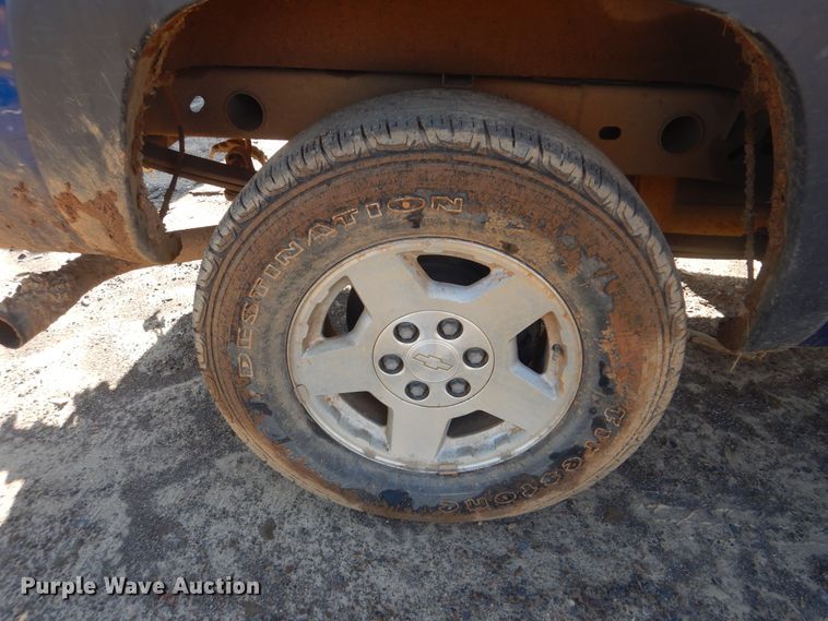 image for item DJ8563 2004 Chevrolet Silverado 1500  Ext. Cab pickup truck