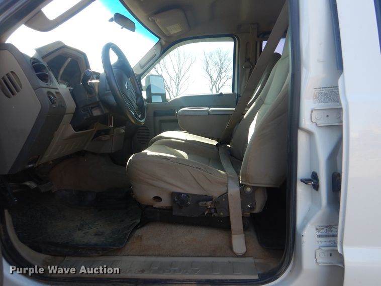 image for item DJ8564 2008 Ford F550 Super Duty XL  Crew Cab flatbed truck