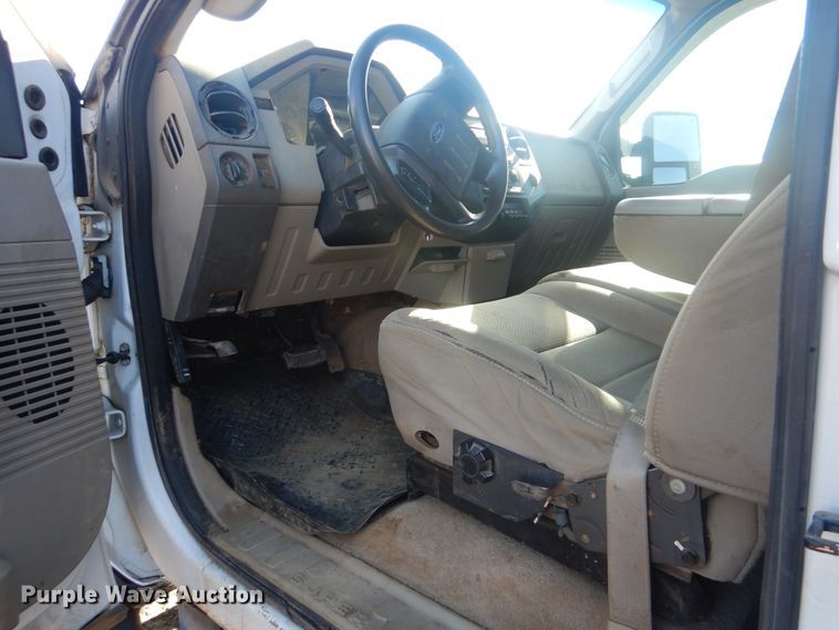image for item DJ8564 2008 Ford F550 Super Duty XL  Crew Cab flatbed truck