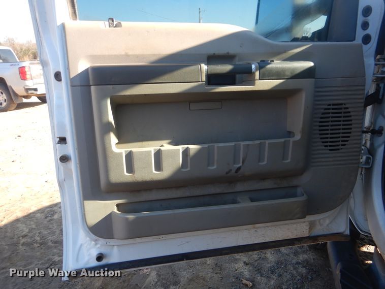 image for item DJ8564 2008 Ford F550 Super Duty XL  Crew Cab flatbed truck