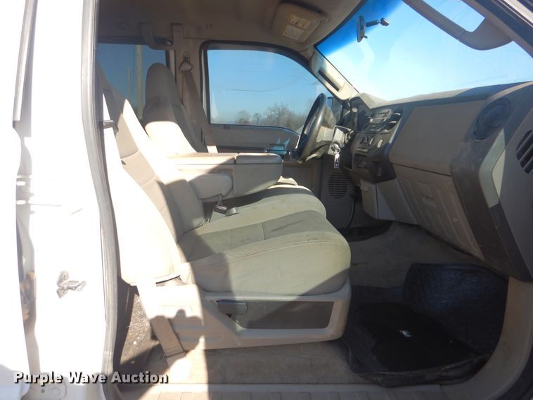 image for item DJ8564 2008 Ford F550 Super Duty XL  Crew Cab flatbed truck