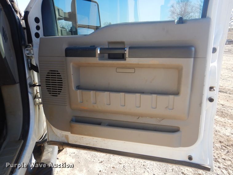 image for item DJ8564 2008 Ford F550 Super Duty XL  Crew Cab flatbed truck