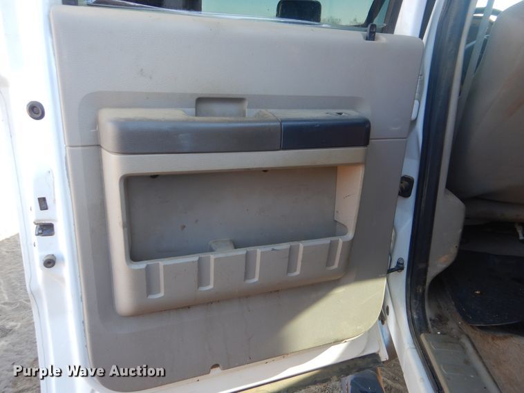 image for item DJ8564 2008 Ford F550 Super Duty XL  Crew Cab flatbed truck