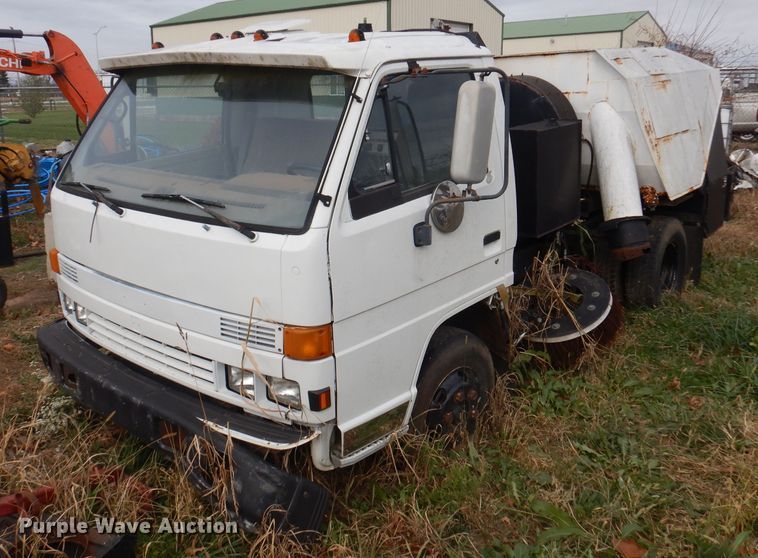 image for item DY9623 1990 Isuzu NPR  street sweeper truck