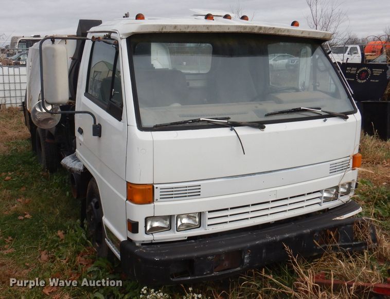 image for item DY9623 1990 Isuzu NPR  street sweeper truck