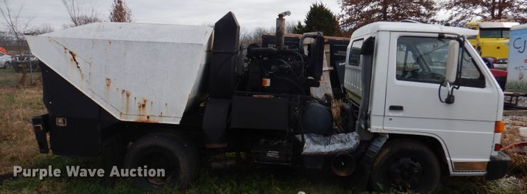 image for item DY9623 1990 Isuzu NPR  street sweeper truck