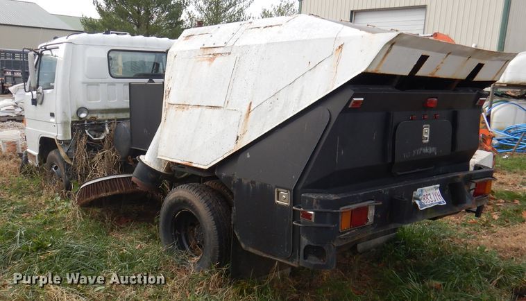 image for item DY9623 1990 Isuzu NPR  street sweeper truck