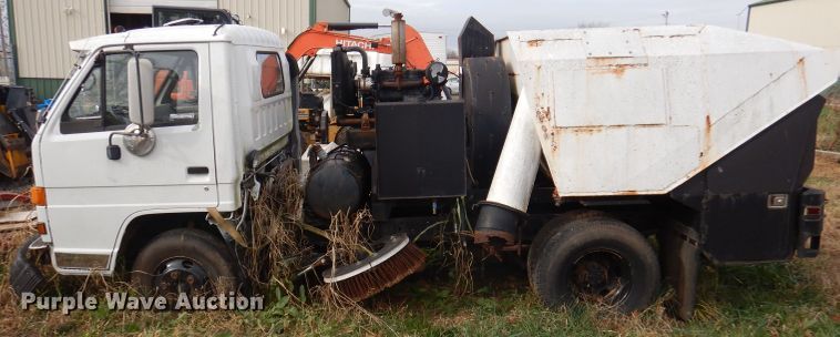 image for item DY9623 1990 Isuzu NPR  street sweeper truck