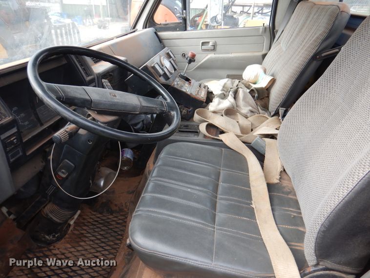 image for item DY9623 1990 Isuzu NPR  street sweeper truck