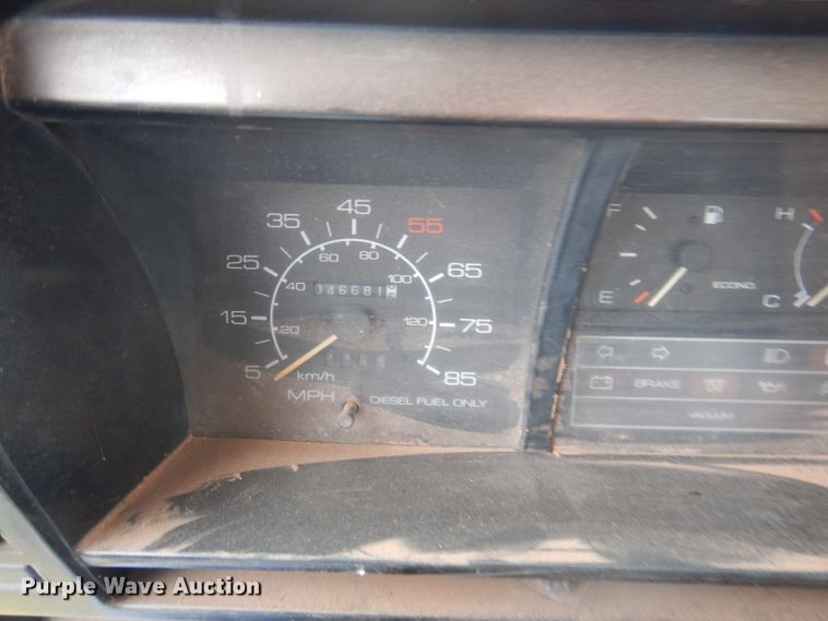 image for item DY9623 1990 Isuzu NPR  street sweeper truck