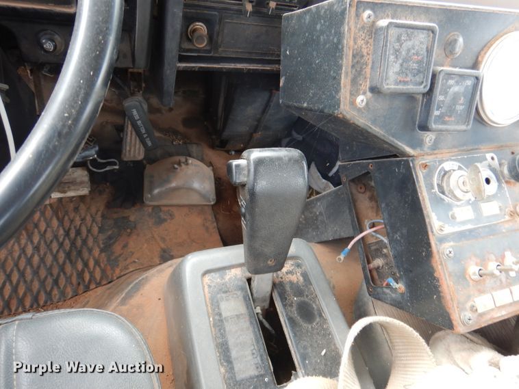 image for item DY9623 1990 Isuzu NPR  street sweeper truck