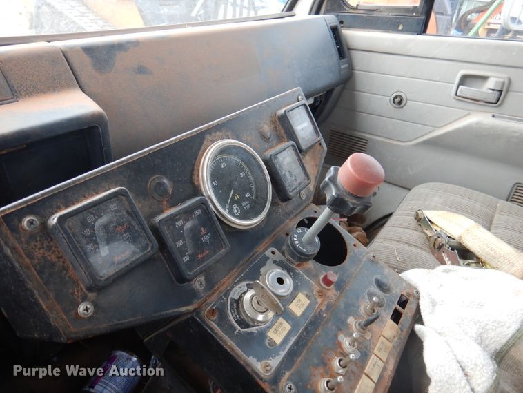 image for item DY9623 1990 Isuzu NPR  street sweeper truck