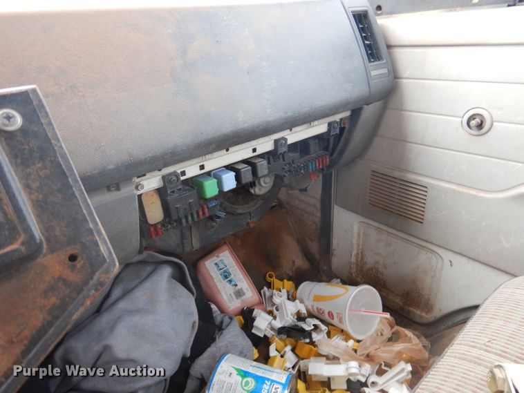 image for item DY9623 1990 Isuzu NPR  street sweeper truck