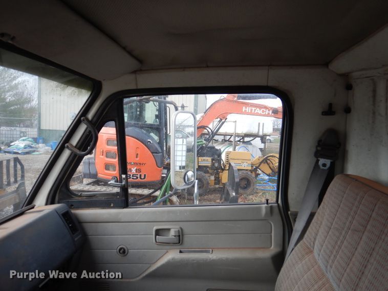 image for item DY9623 1990 Isuzu NPR  street sweeper truck