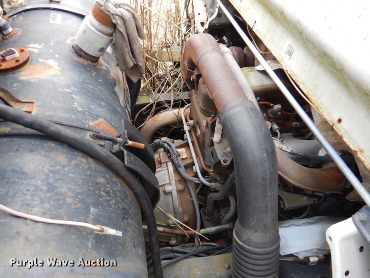 image for item DY9623 1990 Isuzu NPR  street sweeper truck