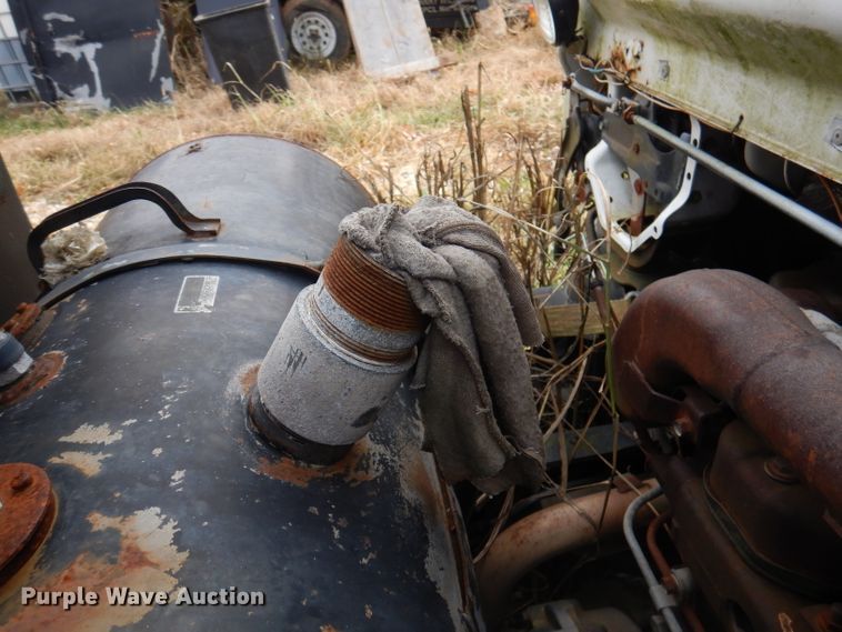 image for item DY9623 1990 Isuzu NPR  street sweeper truck