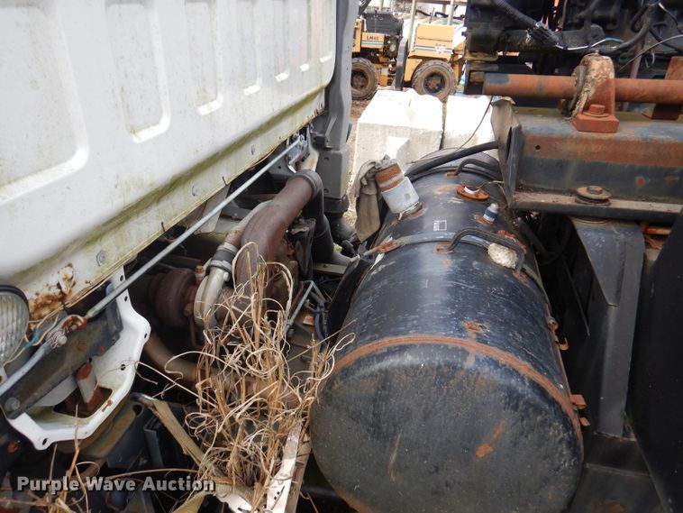 image for item DY9623 1990 Isuzu NPR  street sweeper truck