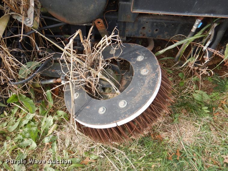 image for item DY9623 1990 Isuzu NPR  street sweeper truck