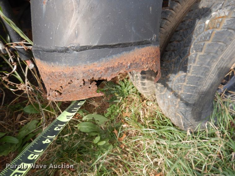 image for item DY9623 1990 Isuzu NPR  street sweeper truck