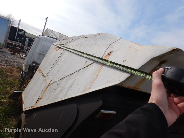 image for item DY9623 1990 Isuzu NPR  street sweeper truck