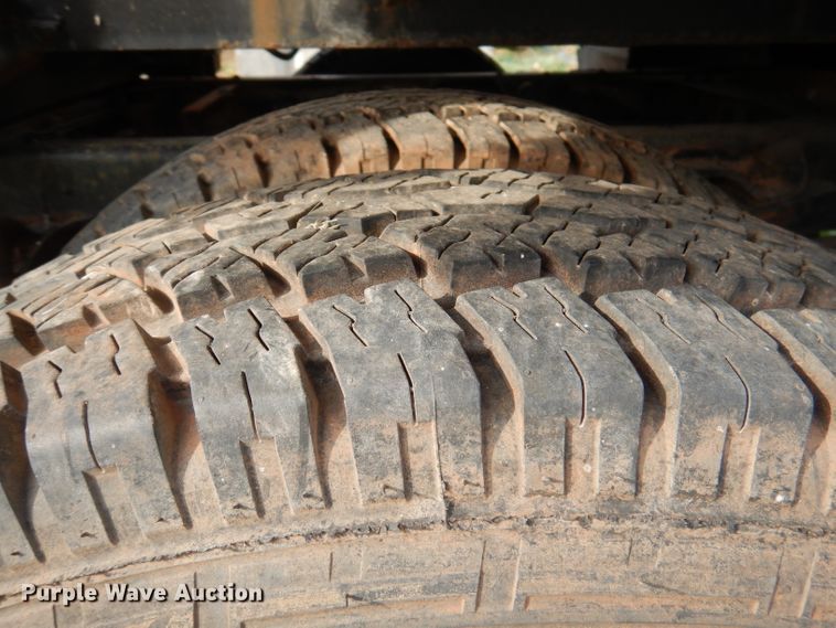 image for item DY9623 1990 Isuzu NPR  street sweeper truck