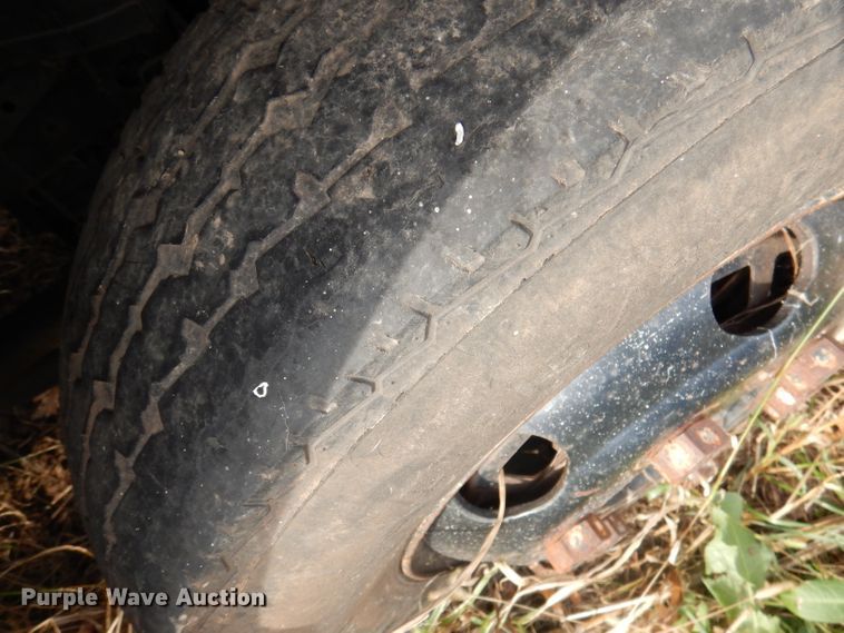 image for item DY9623 1990 Isuzu NPR  street sweeper truck