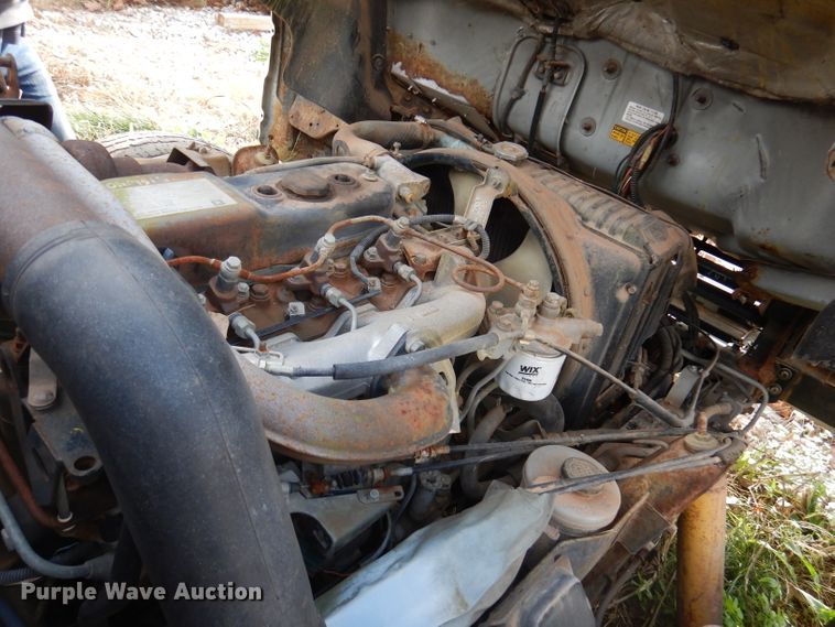 image for item DY9623 1990 Isuzu NPR  street sweeper truck