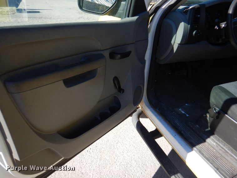 image for item DY9639 2011 Chevrolet Silverado 1500  pickup truck