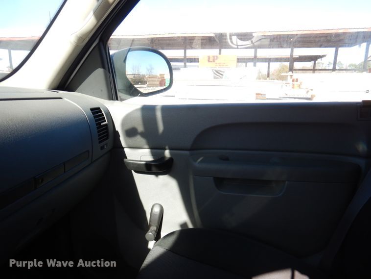 image for item DY9639 2011 Chevrolet Silverado 1500  pickup truck