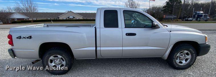 image for item EL9619 2005 Dodge Dakota  Club Cab pickup truck