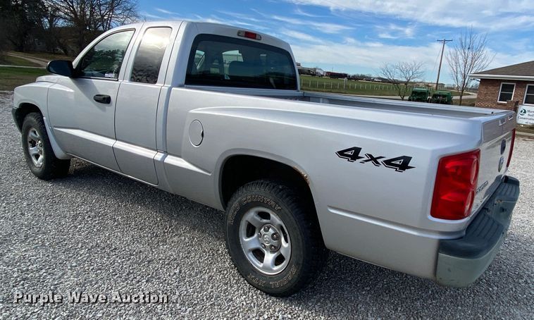 image for item EL9619 2005 Dodge Dakota  Club Cab pickup truck