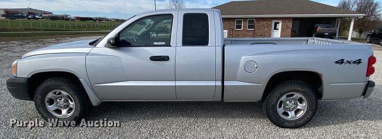 image for item EL9619 2005 Dodge Dakota  Club Cab pickup truck
