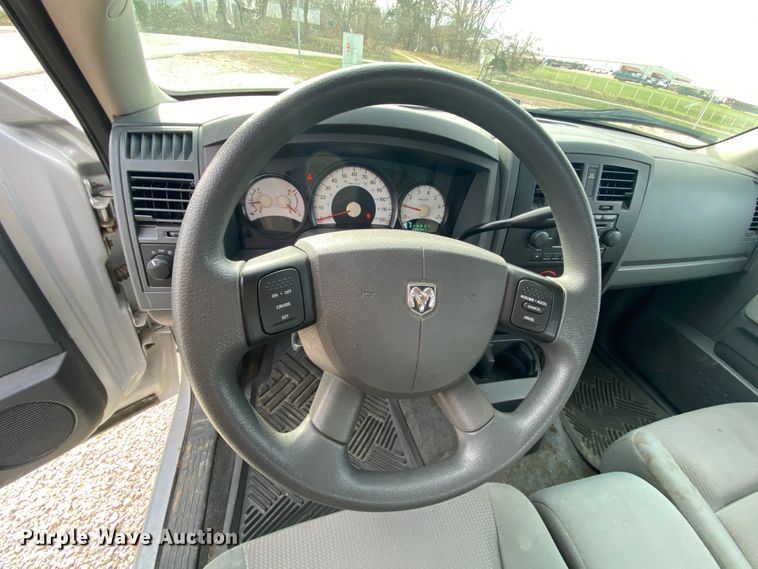 image for item EL9619 2005 Dodge Dakota  Club Cab pickup truck