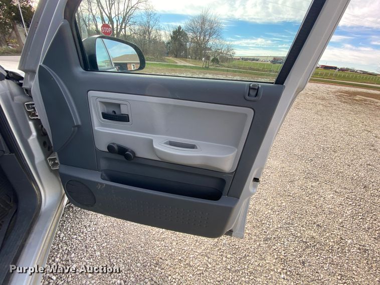 image for item EL9619 2005 Dodge Dakota  Club Cab pickup truck