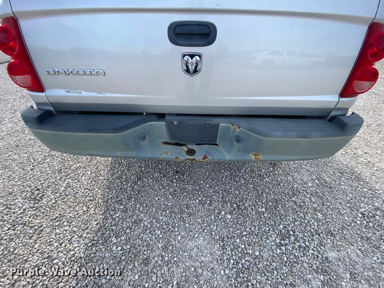 image for item EL9619 2005 Dodge Dakota  Club Cab pickup truck