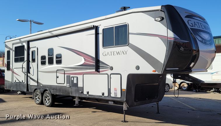 image for item ET9040 2019 Heartland M-3230CK  camper