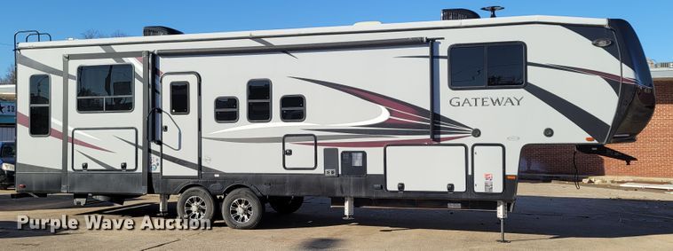 image for item ET9040 2019 Heartland M-3230CK  camper