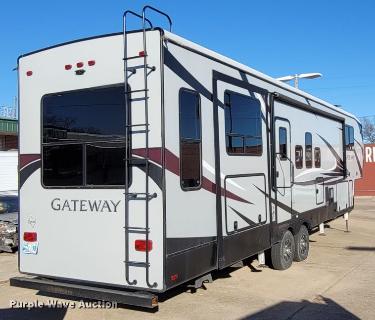 image for item ET9040 2019 Heartland M-3230CK  camper