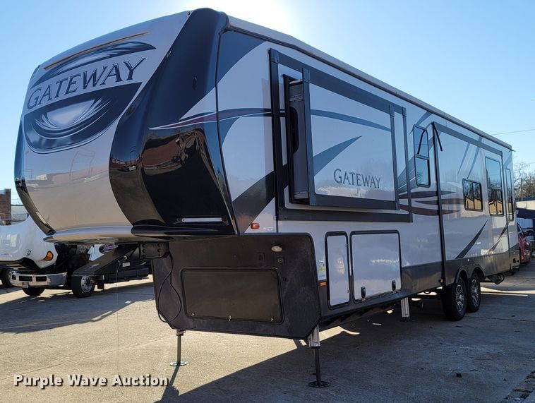 image for item ET9040 2019 Heartland M-3230CK  camper