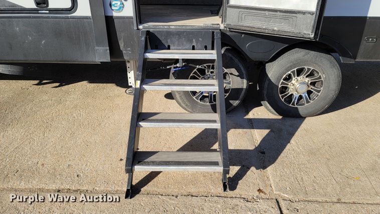 image for item ET9040 2019 Heartland M-3230CK  camper