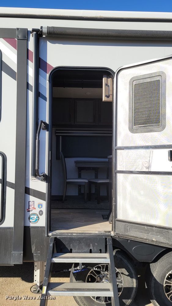 image for item ET9040 2019 Heartland M-3230CK  camper