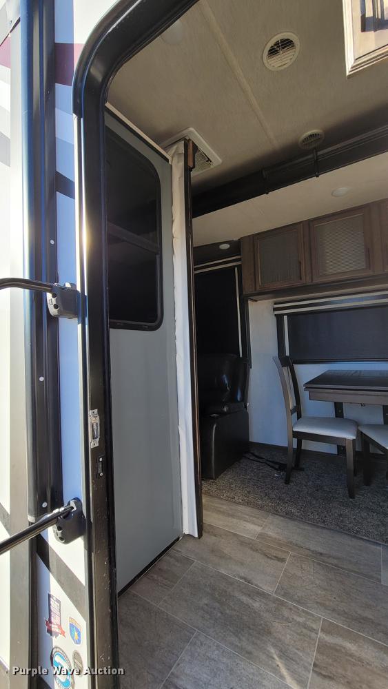 image for item ET9040 2019 Heartland M-3230CK  camper