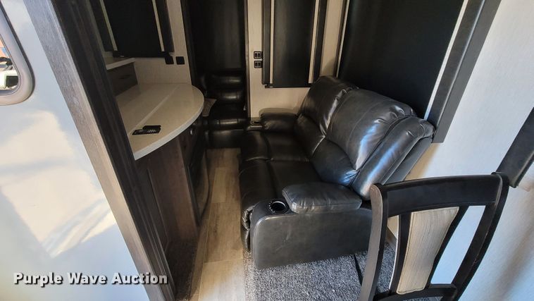 image for item ET9040 2019 Heartland M-3230CK  camper