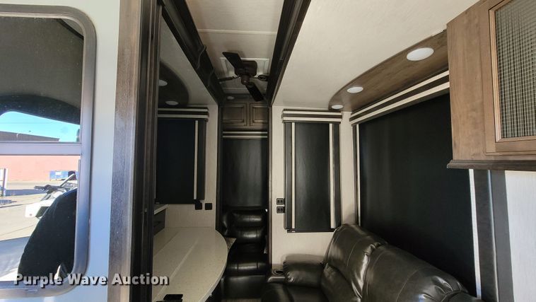 image for item ET9040 2019 Heartland M-3230CK  camper